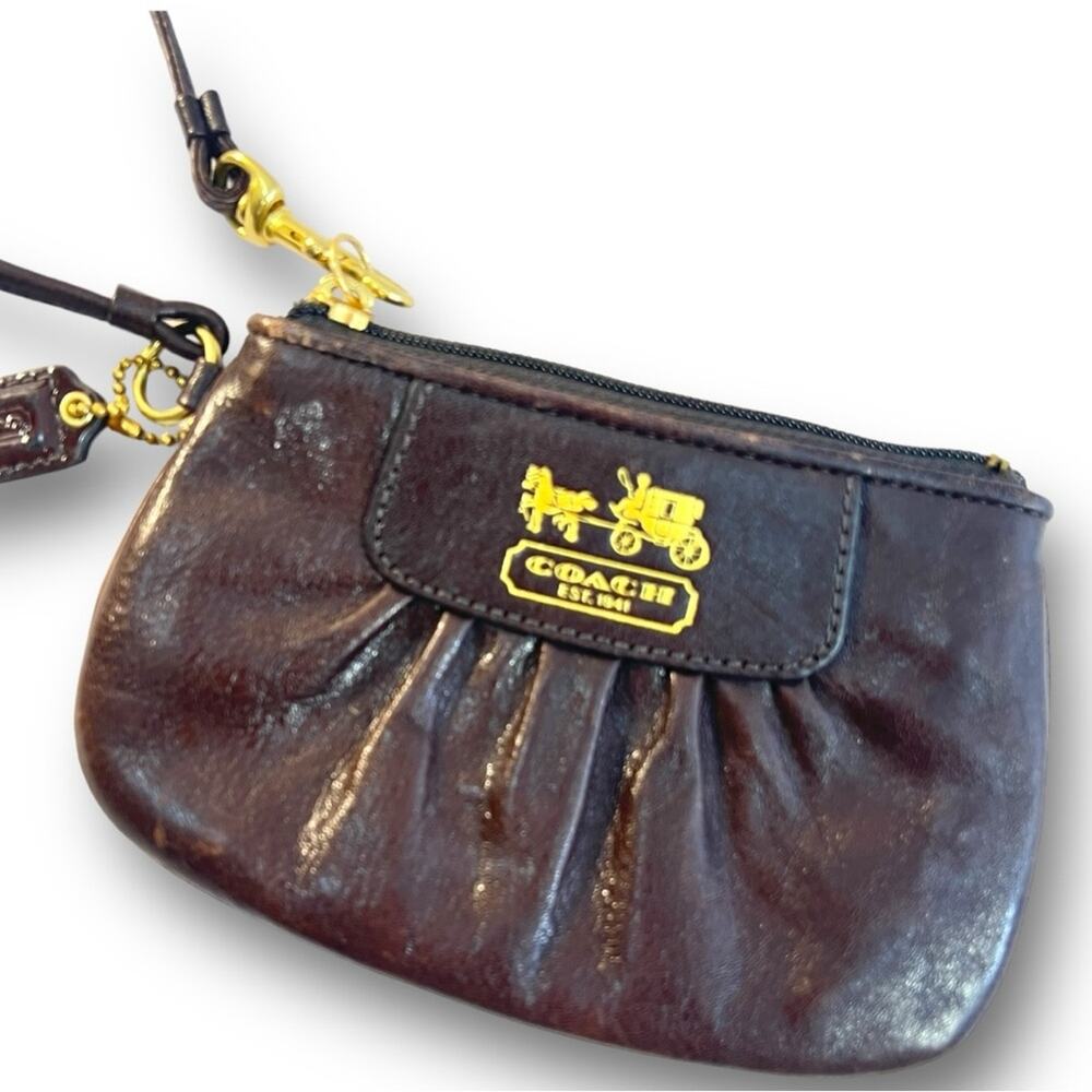 COACH WRISTLET in brown leather with Gold Tone hardware and COACH LOGO TAG - Picture 12 of 16